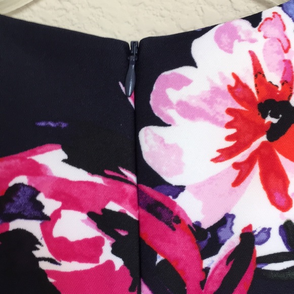 VC Dark Floral Cap Sleeve Fit & Flare Dress NWT - Picture 8 of 9